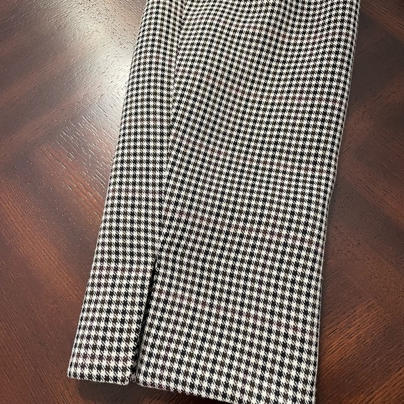 Evan Picone Suit . Women’s size 14 black white and Maroon blazer with belt - Picture 8 of 8